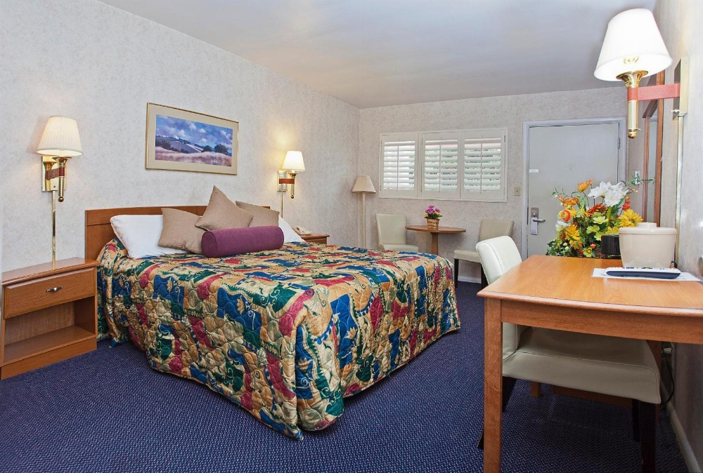 Town House Motel Image 16