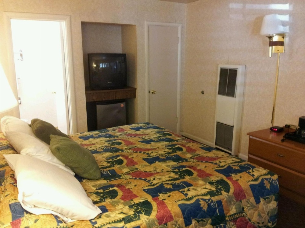 Town House Motel Image 21